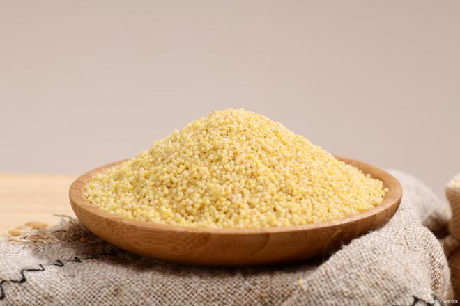 吃这4种米补足营养为入冬打好基础麻将胡了游戏深秋建议中老年人:多(图2) 吃这4种米补足营养为入冬打好基础麻将胡了游戏深秋建议中老年人:多(图2)