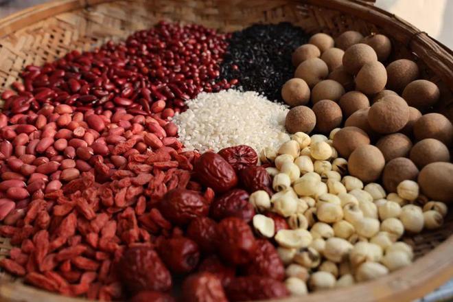 的腊八粥尝一口越来越近的年味PG电子麻将胡了熬一碗热乎