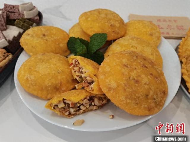 美食手艺人:金黄玉米粿点亮“美滋滋”生活PG麻将胡了2试玩新春走基层)杭州乡村(图1) 美食手艺人:金黄玉米粿点亮“美滋滋”生活PG麻将胡了2试玩新春走基层)杭州乡村(图1)