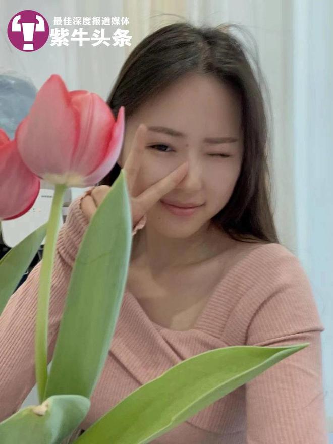 闯北免费为老人收割玉米被画成漫画走红麻将胡了app女农机手开着收割机走南(图1) 闯北免费为老人收割玉米被画成漫画走红麻将胡了app女农机手开着收割机走南(图1)