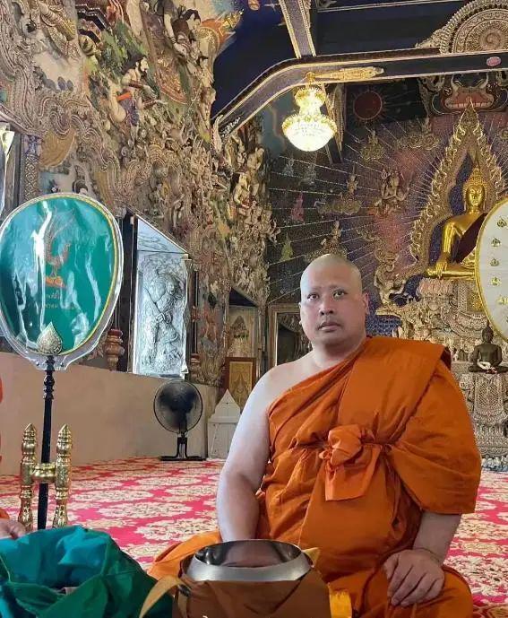 3次高调剃度、穿皇家僧袍、P父王合照麻将胡了泰国二王子与90后新王妃争宠(图7)