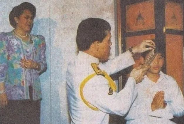 3次高调剃度、穿皇家僧袍、P父王合照麻将胡了泰国二王子与90后新王妃争宠(图15)