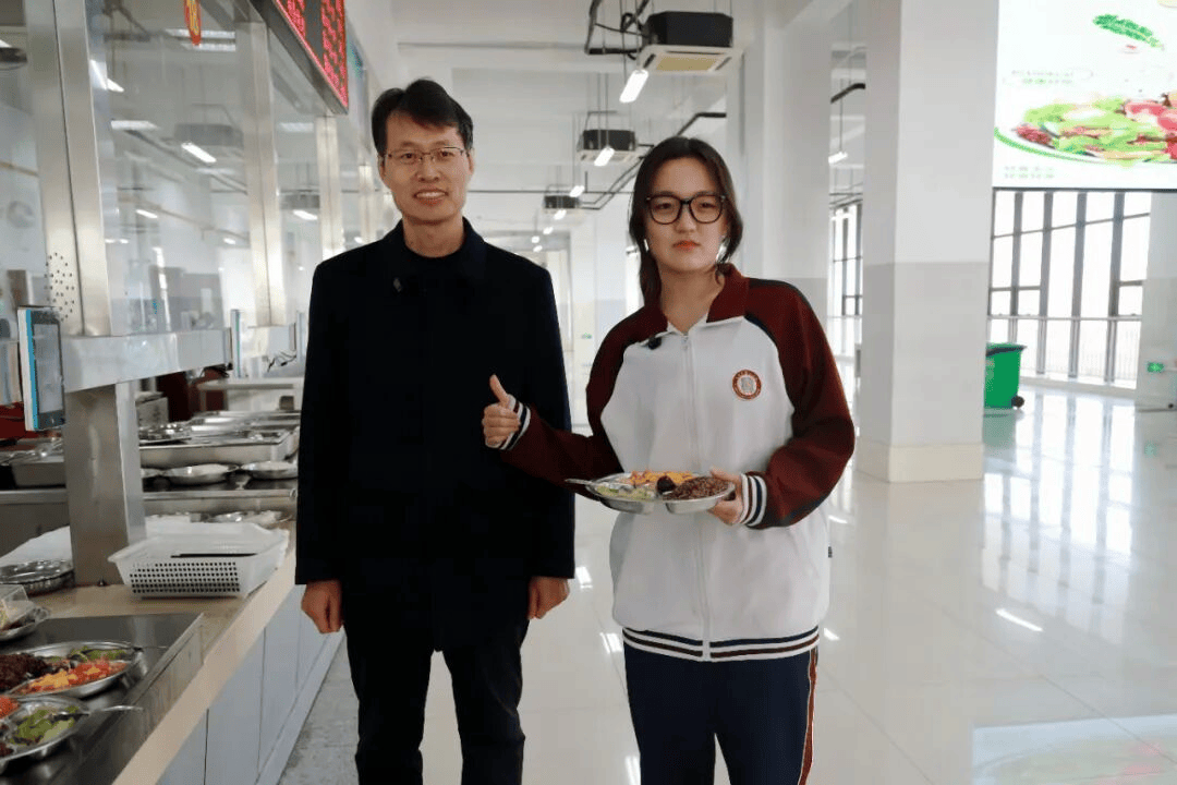 营养减脂餐” 引领校园健康饮食新风尚麻将胡了网址东营市第二中学创新推出“(图2) 营养减脂餐” 引领校园健康饮食新风尚麻将胡了网址东营市第二中学创新推出“(图2)